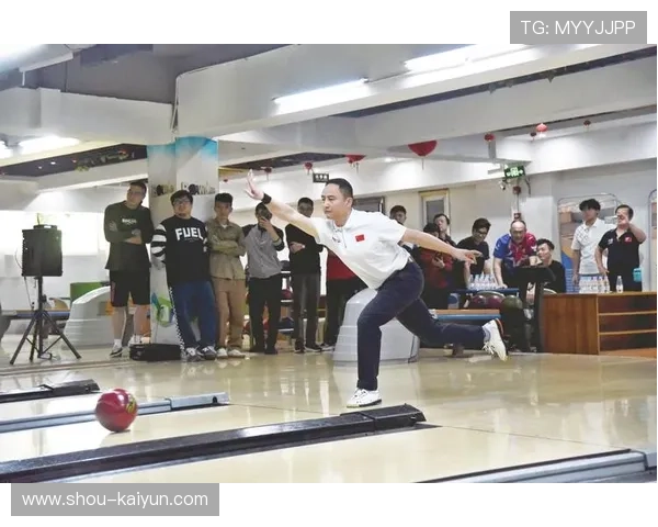 世界保龄球社区联赛在乡镇推广兴趣班，保龄球协会会长